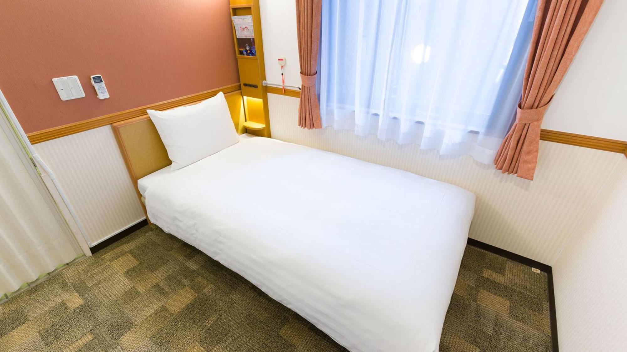 Toyoko Inn Yokohama Sakuragicho חדר תמונה